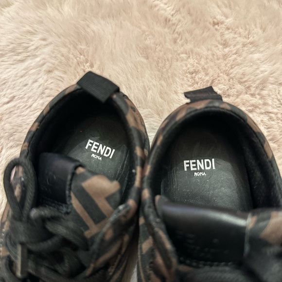 Fendi toddler sneakers - Picture 3 of 4